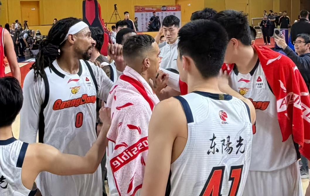 乐鱼体育登录入口-广东VS山西二番战来袭：广东捍卫主场力争双杀，山西坚持闹他